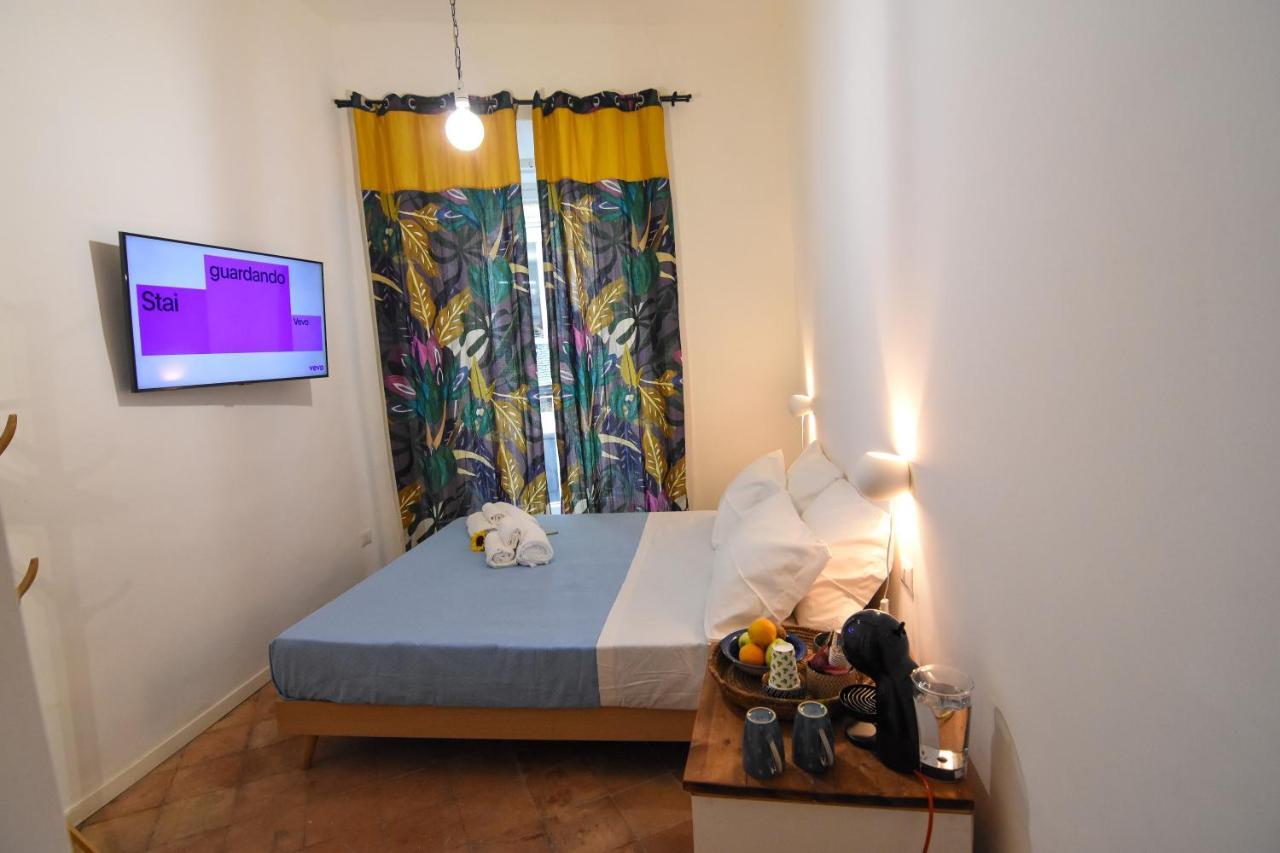 La Dimora Di Artemide B&B Napoli Bagian luar foto